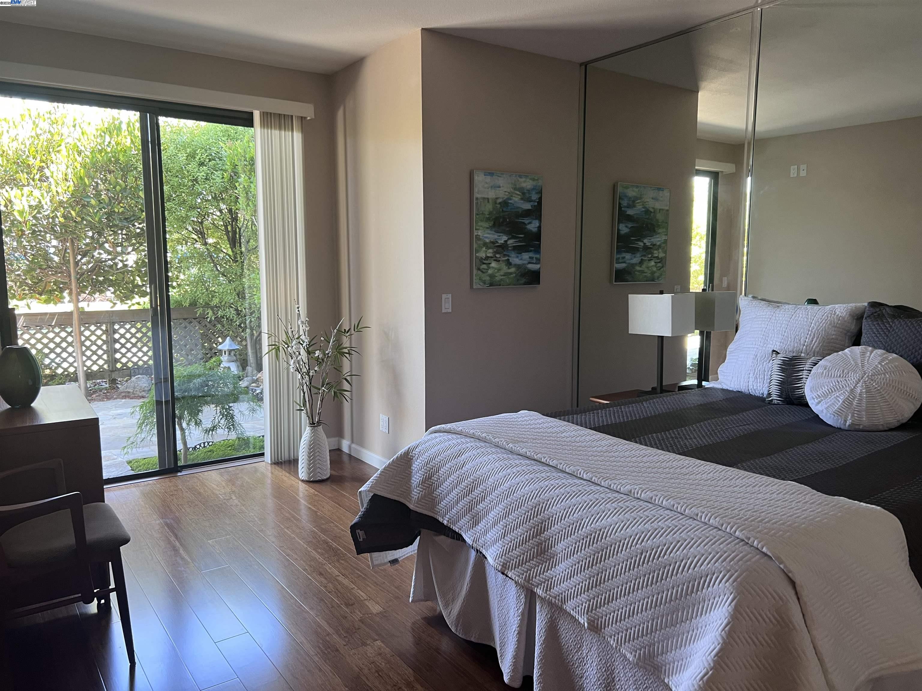 Alameda, California 94501, United States, 2 Bedrooms Bedrooms, ,2 BathroomsBathrooms,Residential,Pending,163728