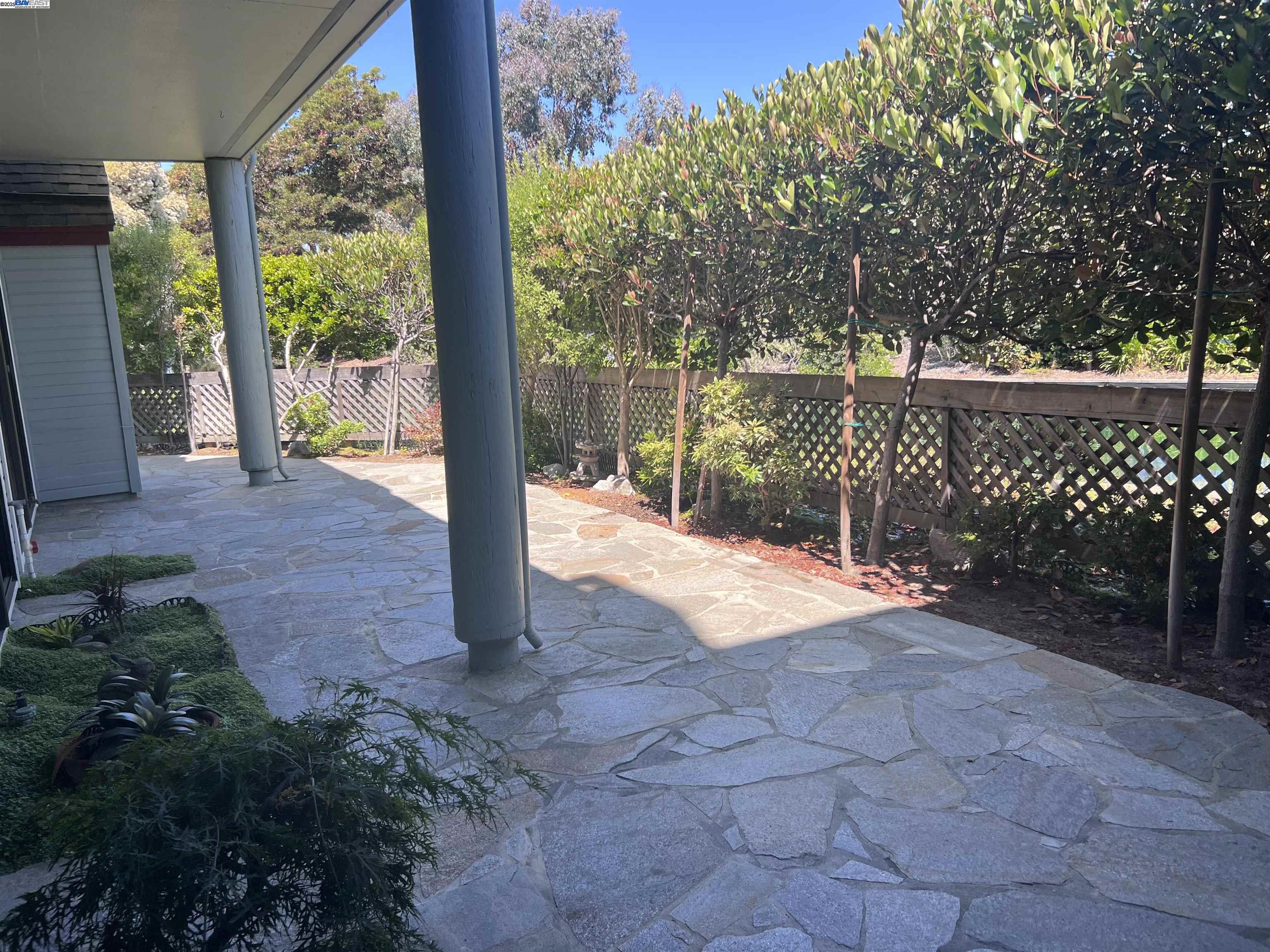 Alameda, California 94501, United States, 2 Bedrooms Bedrooms, ,2 BathroomsBathrooms,Residential,Pending,163728