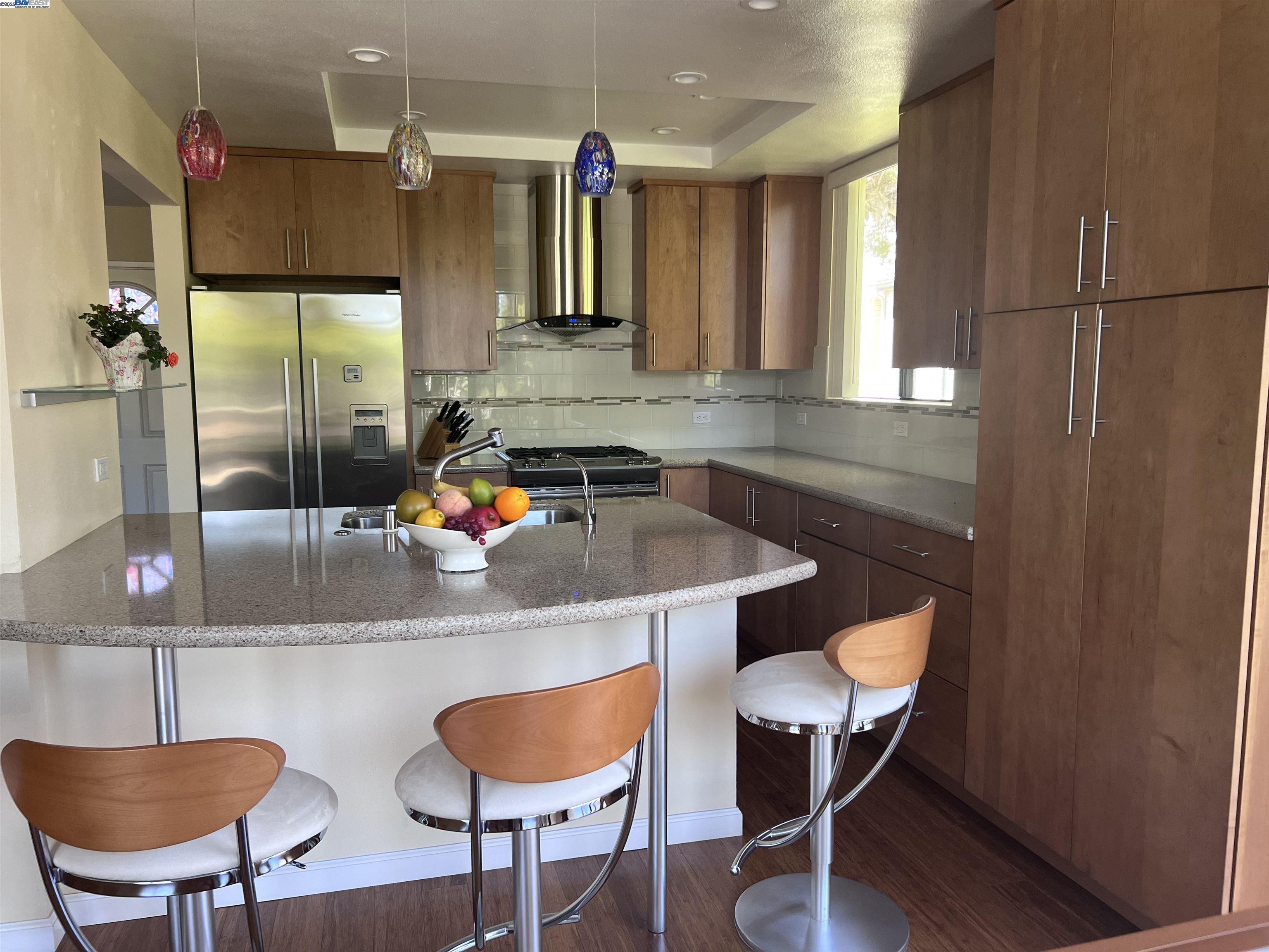 Alameda, California 94501, United States, 2 Bedrooms Bedrooms, ,2 BathroomsBathrooms,Residential,Pending,163728