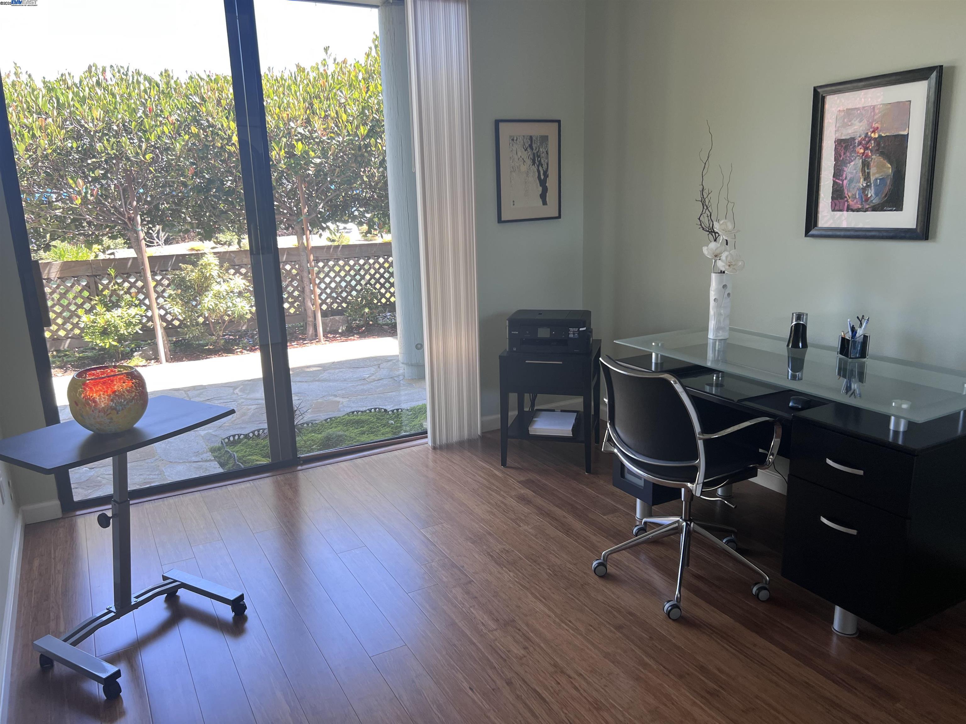 Alameda, California 94501, United States, 2 Bedrooms Bedrooms, ,2 BathroomsBathrooms,Residential,Pending,163728