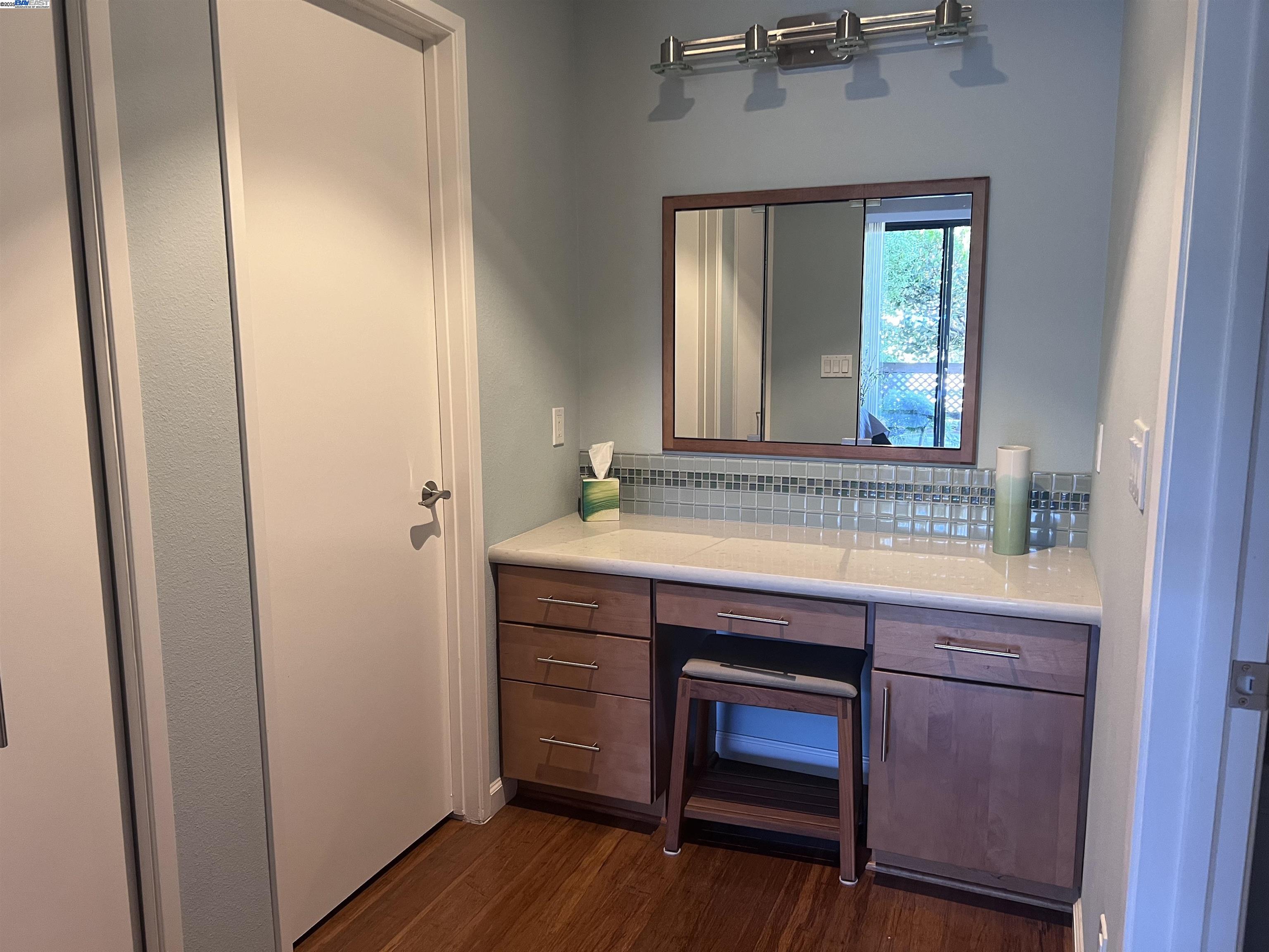 Alameda, California 94501, United States, 2 Bedrooms Bedrooms, ,2 BathroomsBathrooms,Residential,Pending,163728