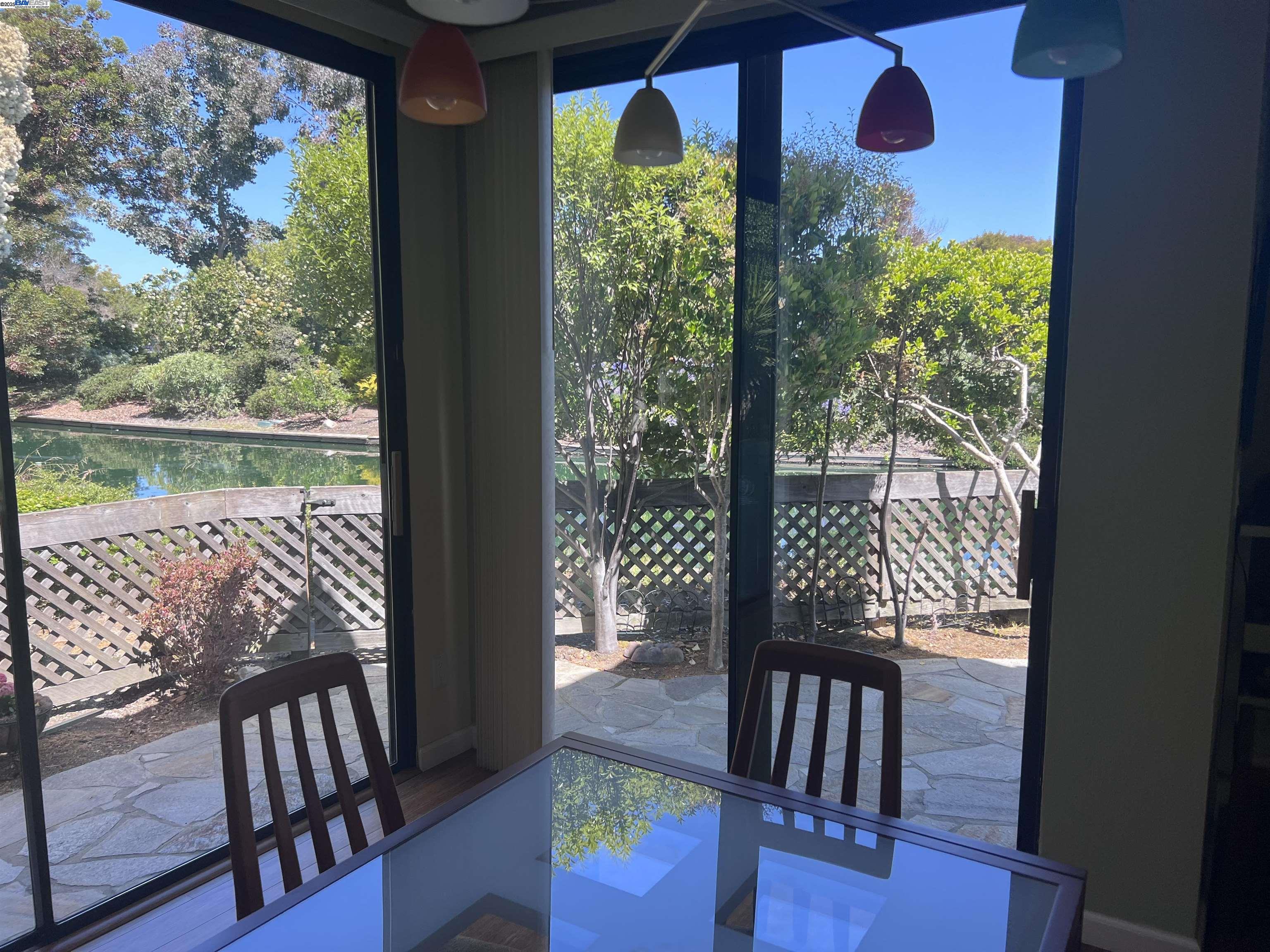 Alameda, California 94501, United States, 2 Bedrooms Bedrooms, ,2 BathroomsBathrooms,Residential,Pending,163728