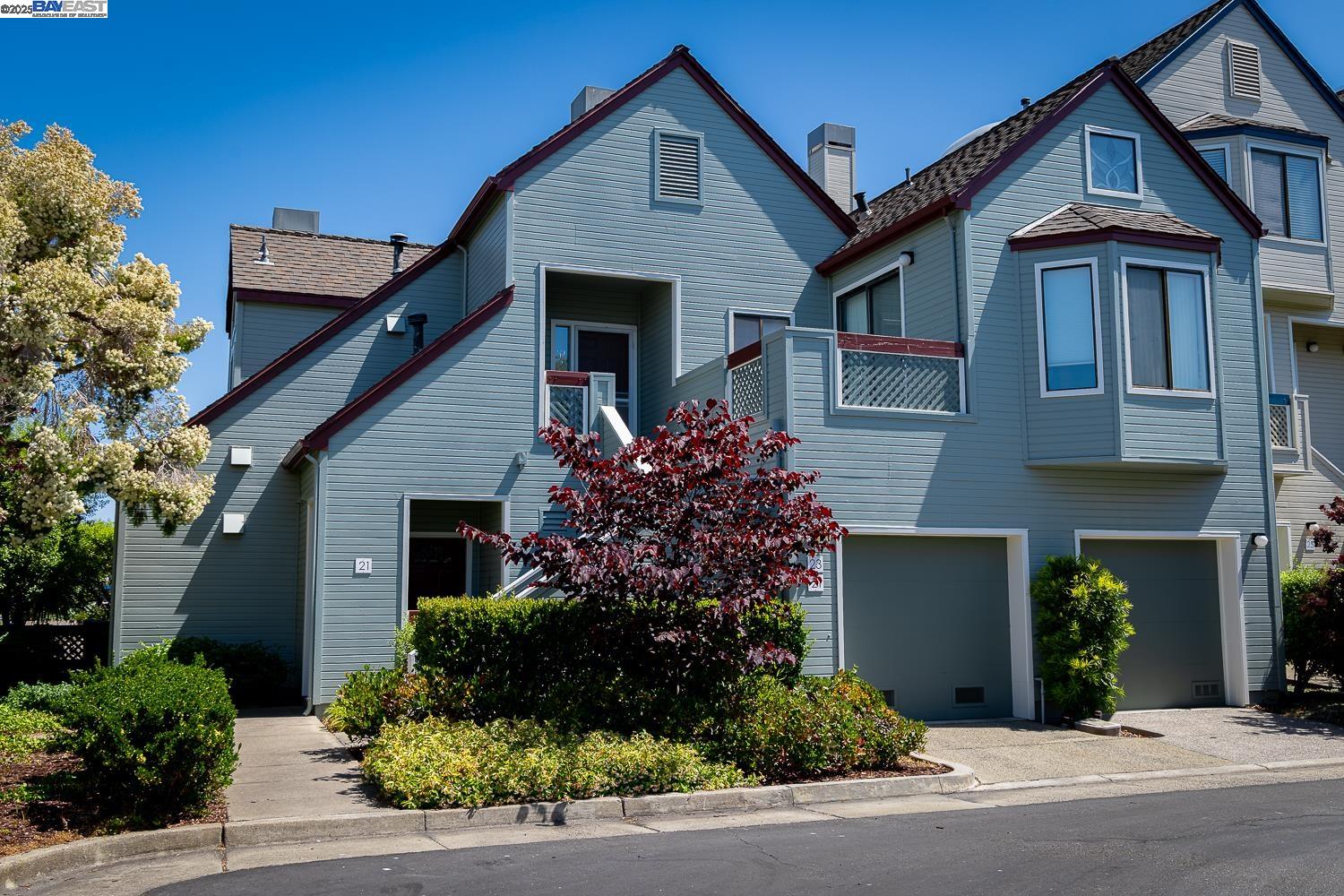 Alameda, California 94501, United States, 2 Bedrooms Bedrooms, ,2 BathroomsBathrooms,Residential,Pending,163728