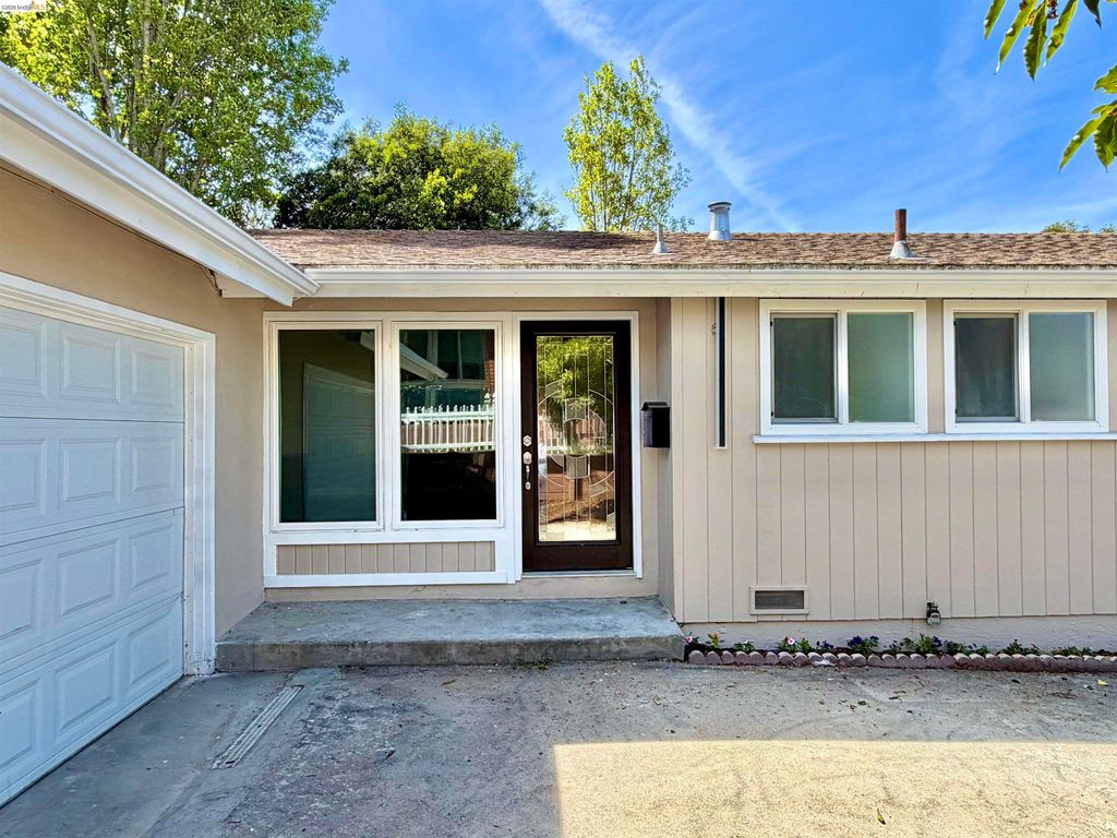 Photo of 2816 Gonzaga Ave, Richmond, CA 94806 (MLS # 41129555)