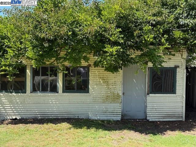 Alameda, California 94501, United States, 5 Bedrooms Bedrooms, ,3 BathroomsBathrooms,Residential,Active,170735