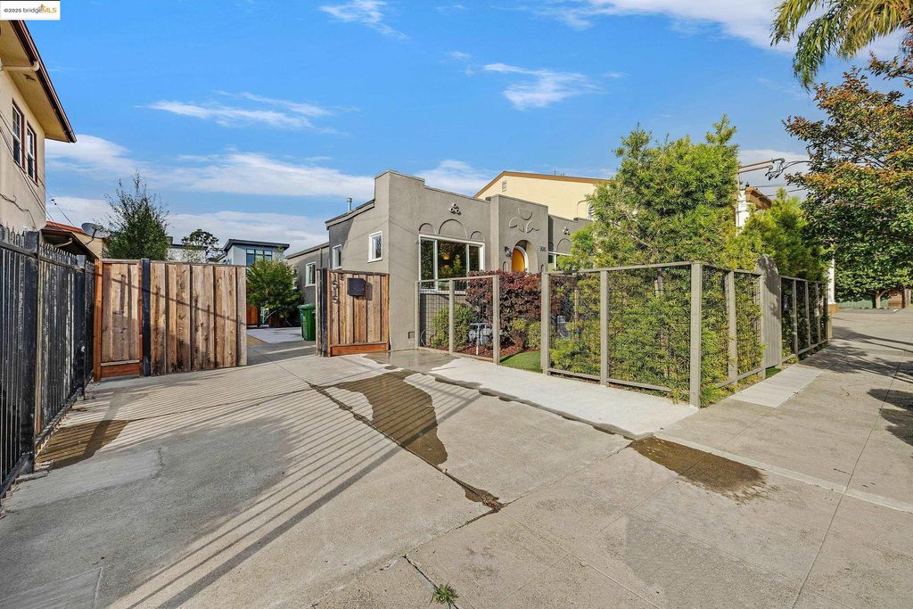 Photo of 1515 Derby St, Berkeley, CA 94703 (MLS # 41116165)