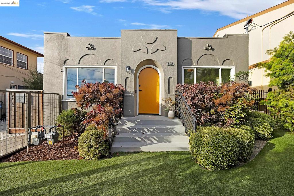 Photo of 1515 Derby St, Berkeley, CA 94703 (MLS # 41116165)