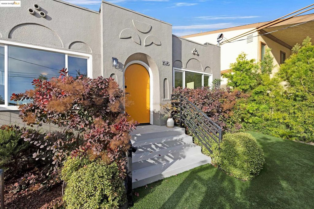 Photo of 1515 Derby St, Berkeley, CA 94703 (MLS # 41116165)