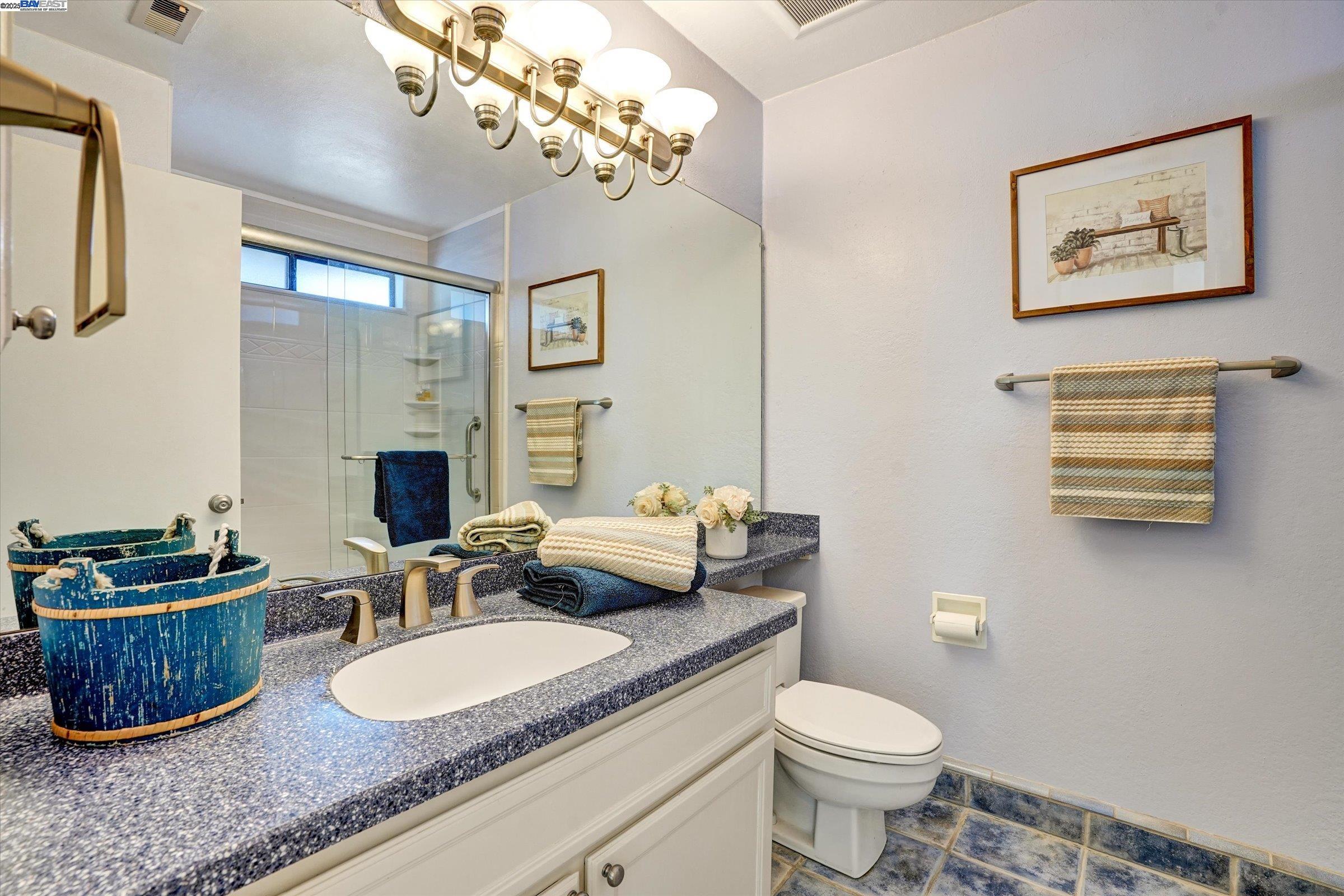 Alameda, California 94502, United States, 3 Bedrooms Bedrooms, ,3 BathroomsBathrooms,Residential,Pending,187221