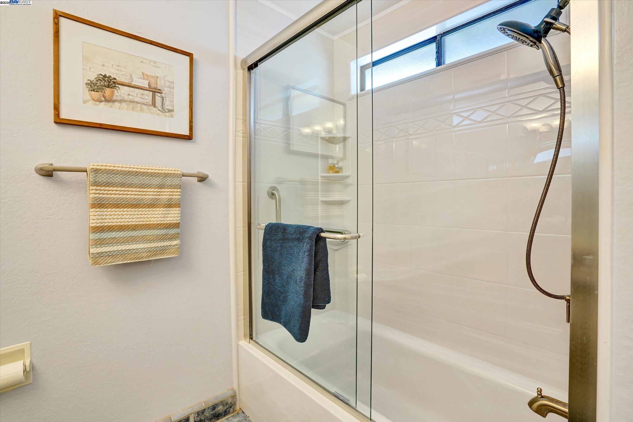 Alameda, California 94502, United States, 3 Bedrooms Bedrooms, ,3 BathroomsBathrooms,Residential,Pending,187221