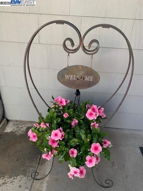 Alameda, California 94502, United States, 3 Bedrooms Bedrooms, ,3 BathroomsBathrooms,Residential,Pending,187221