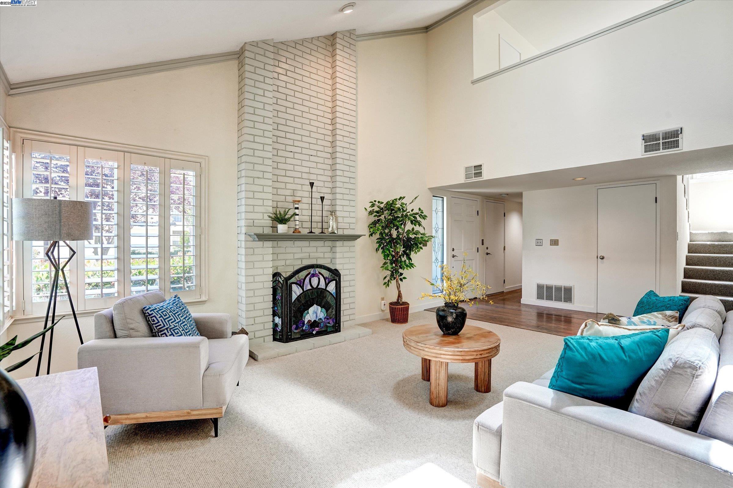 Alameda, California 94502, United States, 3 Bedrooms Bedrooms, ,3 BathroomsBathrooms,Residential,Pending,187221