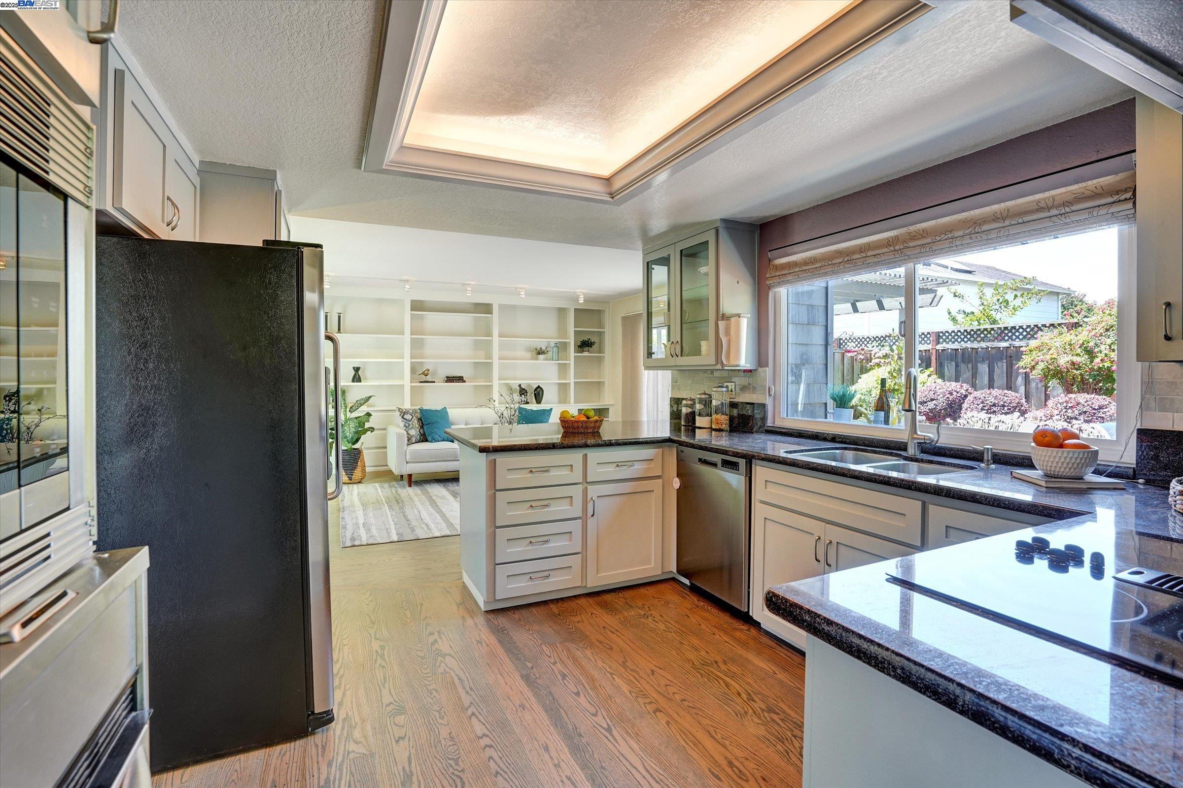 Alameda, California 94502, United States, 3 Bedrooms Bedrooms, ,3 BathroomsBathrooms,Residential,Pending,187221