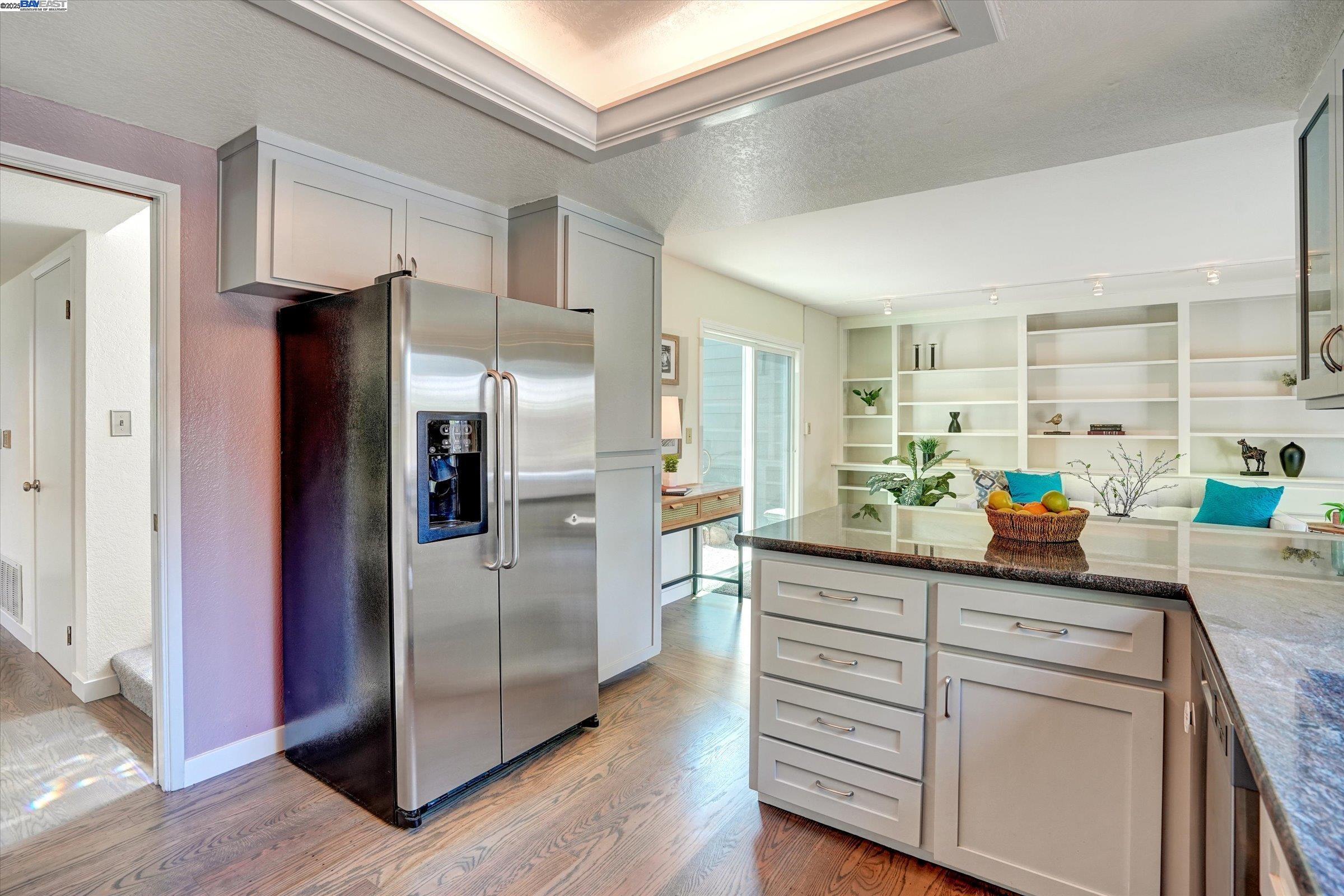 Alameda, California 94502, United States, 3 Bedrooms Bedrooms, ,3 BathroomsBathrooms,Residential,Pending,187221