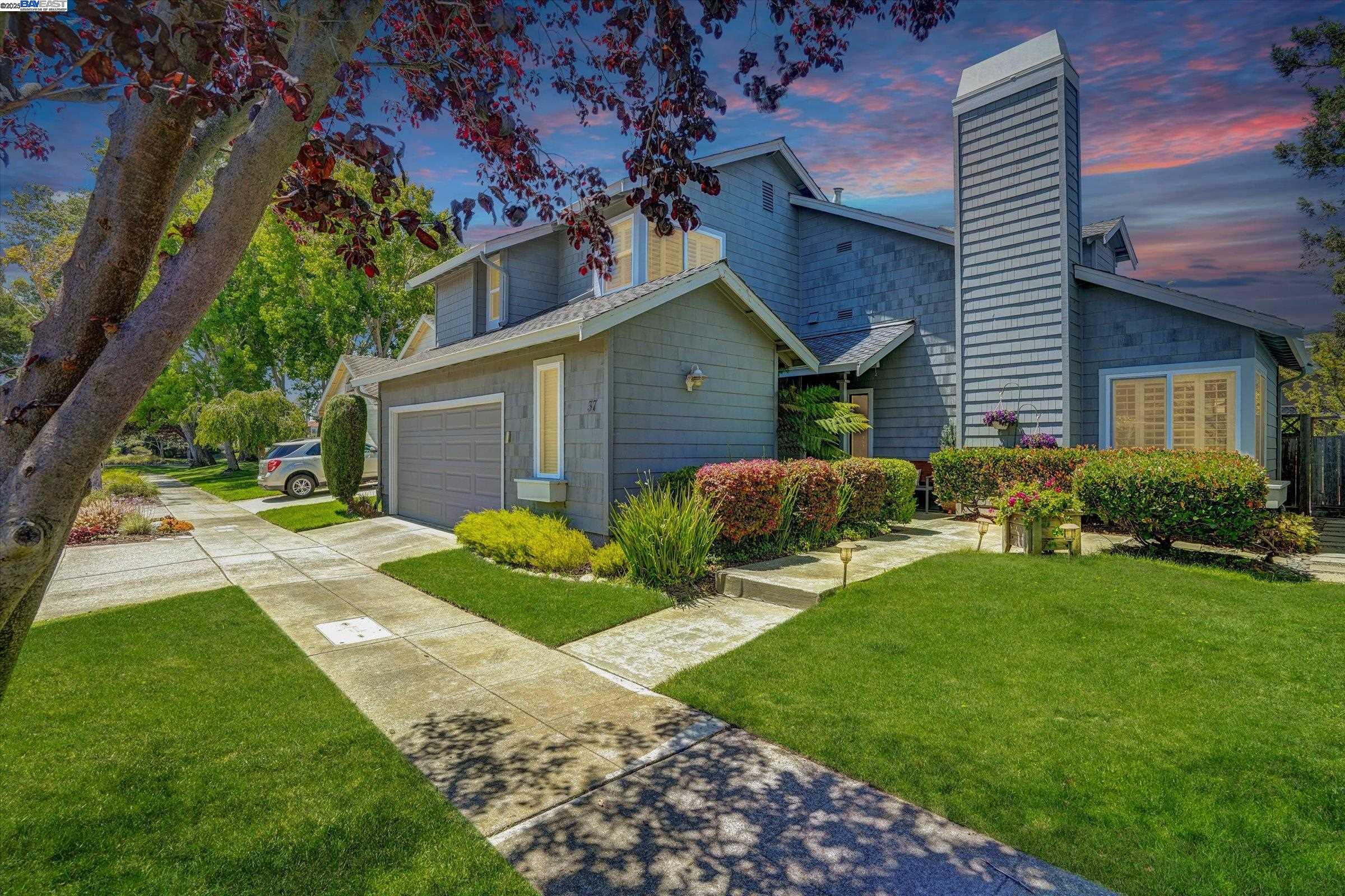 Alameda, California 94502, United States, 3 Bedrooms Bedrooms, ,3 BathroomsBathrooms,Residential,Pending,187221