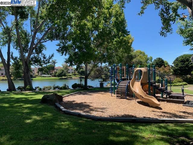 Alameda, California 94502, United States, 3 Bedrooms Bedrooms, ,3 BathroomsBathrooms,Residential,Pending,187221