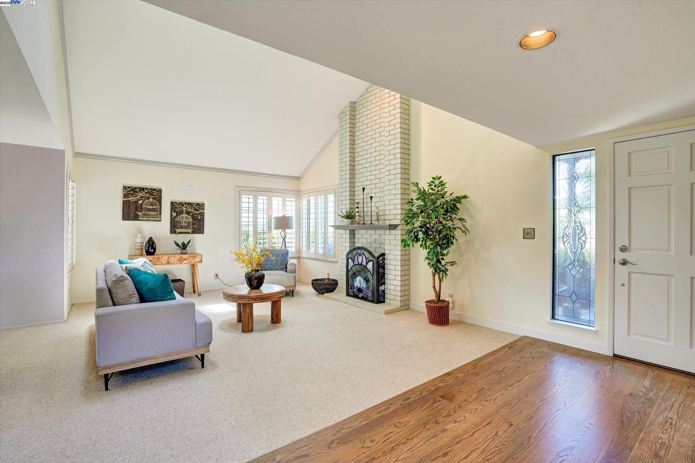 Alameda, California 94502, United States, 3 Bedrooms Bedrooms, ,3 BathroomsBathrooms,Residential,Pending,187221