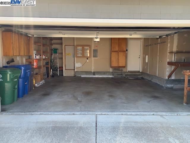 Alameda, California 94502, United States, 3 Bedrooms Bedrooms, ,3 BathroomsBathrooms,Residential,Pending,187221