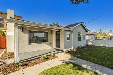 A home in East Palo Alto