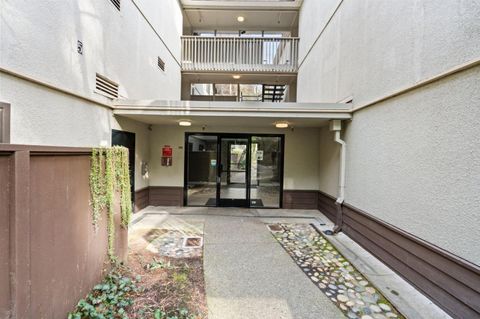 A home in San Bruno