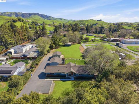 Photo of 1450 Finley Rd, Pleasanton, CA 94588 (MLS # 41126850)