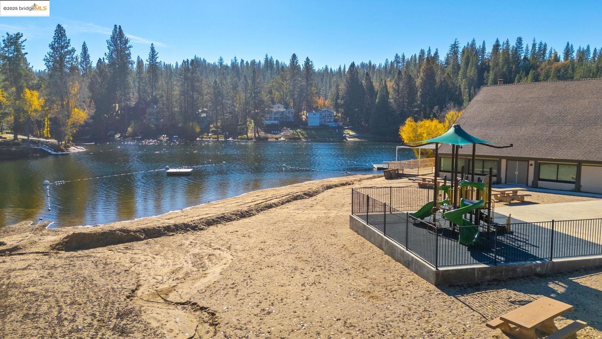 Groveland, California 95321, United States, 4 Bedrooms Bedrooms, ,3 BathroomsBathrooms,Residential,Active,249653