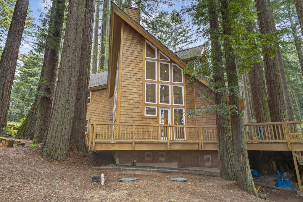 Photo of Woodside, CA 94062 (MLS # ML82041075)