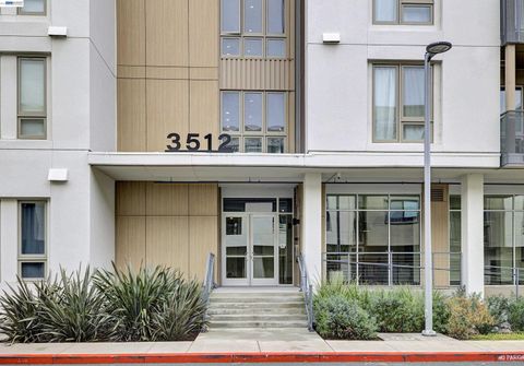 Photo of 3512 Vision Cmn #401, Fremont, CA 94538 (MLS # 41124613)