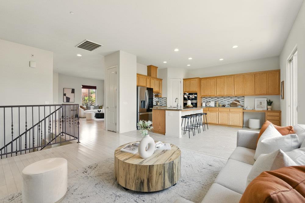 Hayward, California 94541, United States, 4 Bedrooms Bedrooms, ,3 BathroomsBathrooms,Residential,Active,247843