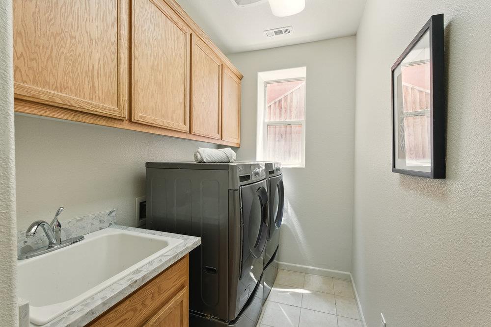 Hayward, California 94541, United States, 4 Bedrooms Bedrooms, ,3 BathroomsBathrooms,Residential,Active,247843