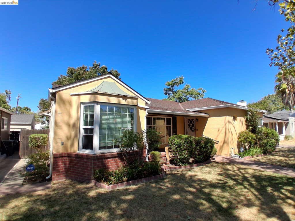 Photo of 125 Oak Place, Pittsburg, CA 94565 (MLS # 41143547)