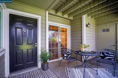 485 Canyon Oaks Dr Unit J, Oakland, CA 94605 - MLS#: 41098484