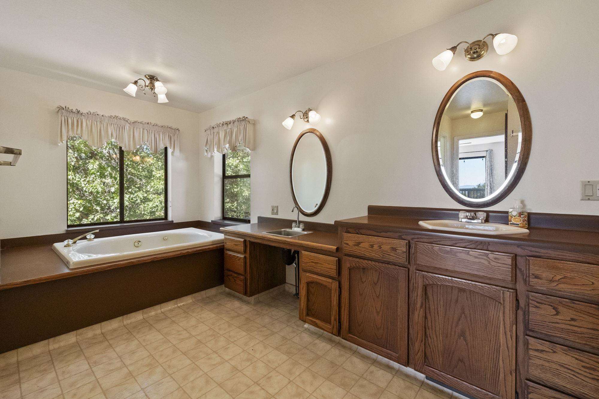 Sonora, California 95370, United States, 3 Bedrooms Bedrooms, ,3 BathroomsBathrooms,Residential,Active,22043