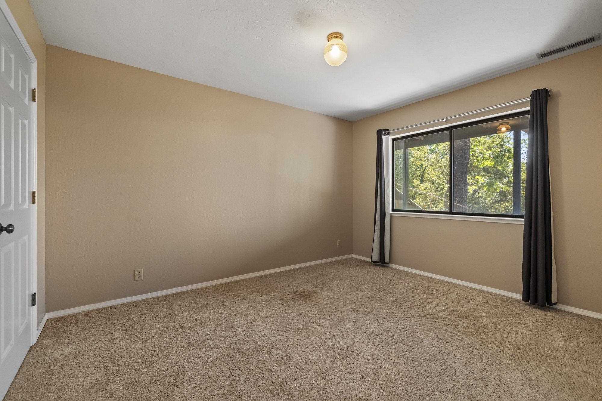 Sonora, California 95370, United States, 3 Bedrooms Bedrooms, ,3 BathroomsBathrooms,Residential,Active,22043