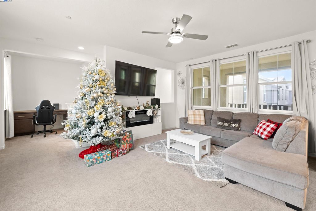 Photo of 17575 Altair Way, Lathrop, CA 95330 (MLS # 41117236)