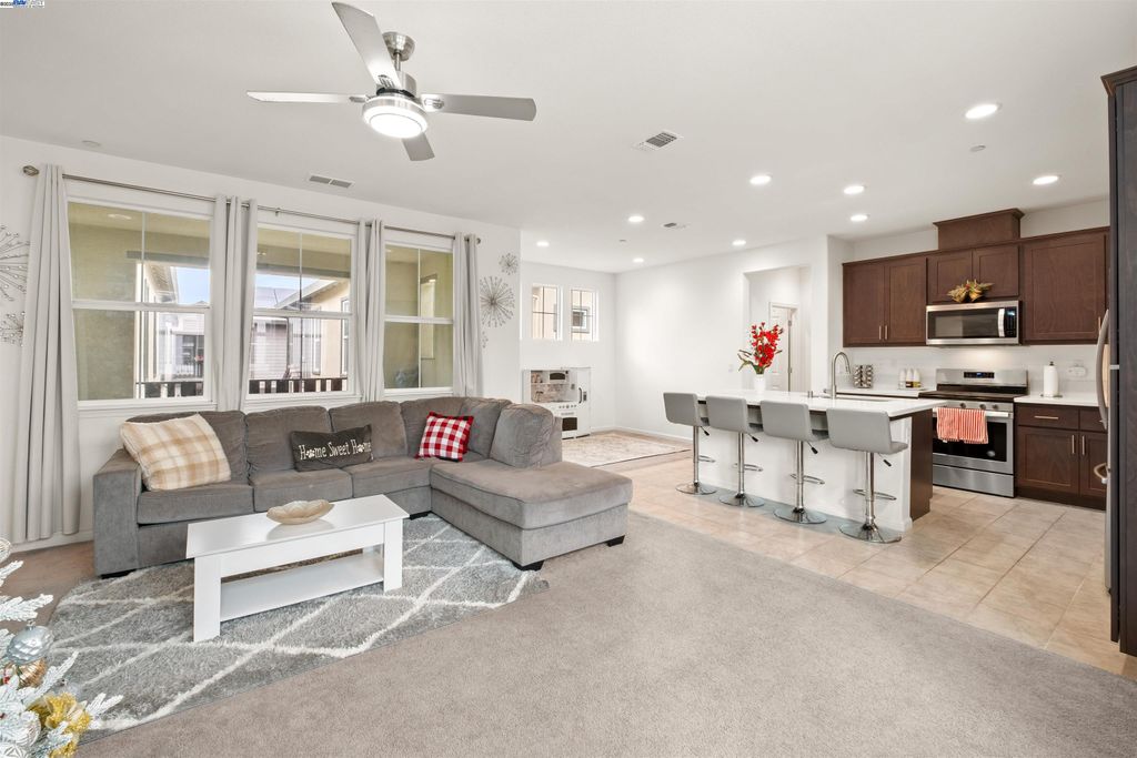 Photo of 17575 Altair Way, Lathrop, CA 95330 (MLS # 41117236)