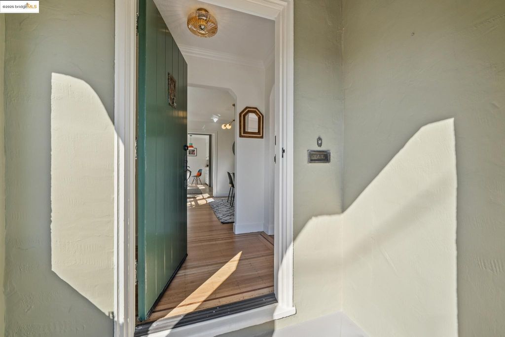 Photo of 244 W Broadmoor Blvd, San Leandro, CA 94577 (MLS # 41116332)