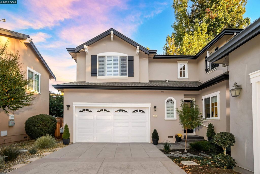 Photo of 4 Hardy Ct, Danville, CA 94526 (MLS # 41116370)