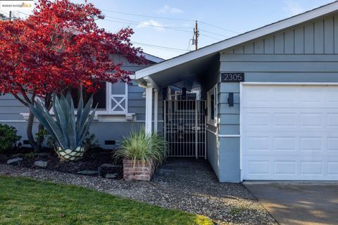 Photo of 2305 Greenridge Dr, El Sobrante, CA 94803 (MLS # 41119438)