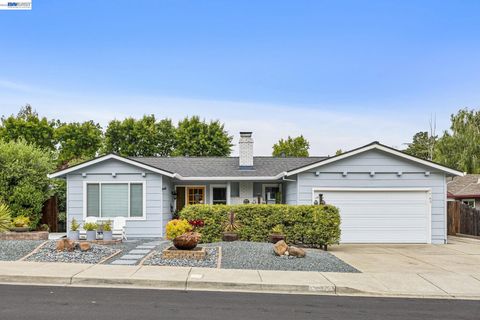 Photo of 7747 Desertwood Ln, Pleasanton, CA 94588 (MLS # 41133737)