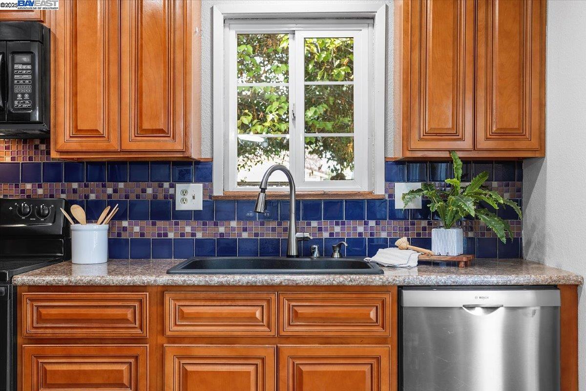 Union City, California 94587, United States, 2 Bedrooms Bedrooms, ,2 BathroomsBathrooms,Residential,Active,232608