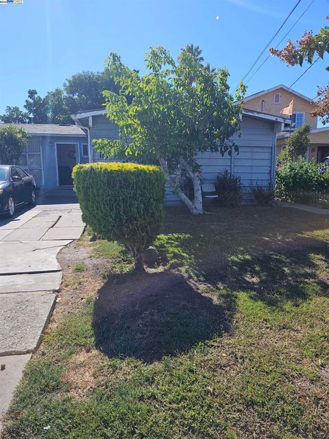 A home in East Palo Alto