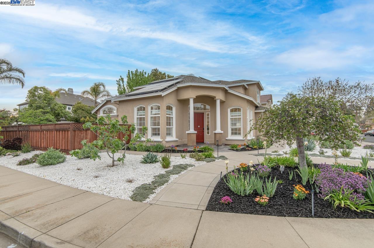 1208 Riesling Cir