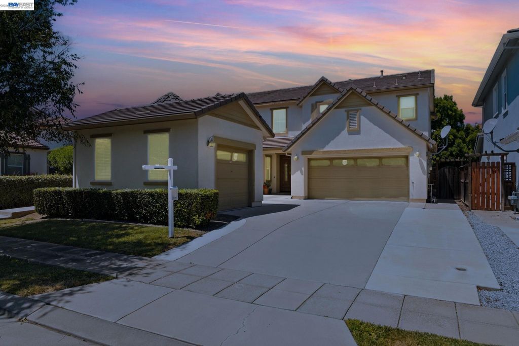 Photo of 749 Ellerbrook St, Mountain House, CA 95391 (MLS # 41135580)