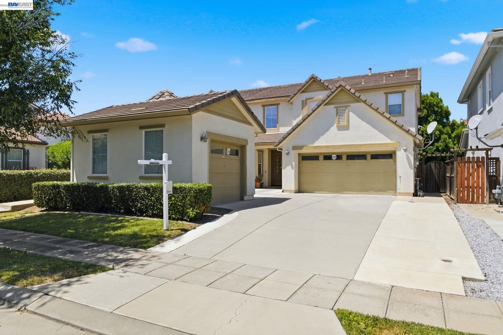 Photo of 749 Ellerbrook St, Mountain House, CA 95391 (MLS # 41135580)