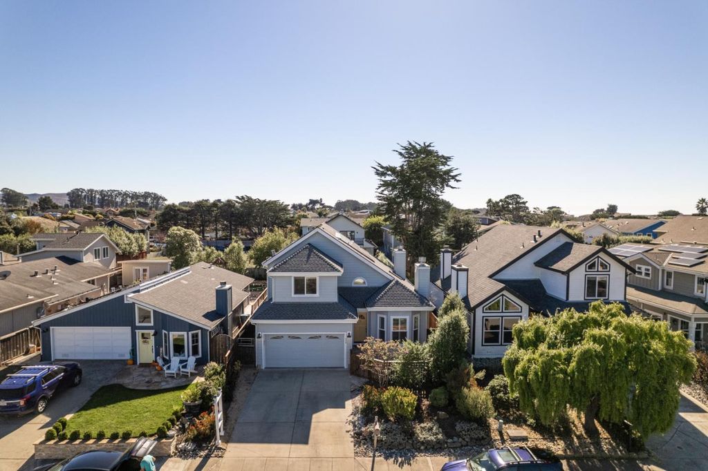 Photo of 420 Valdez Avenue, Half Moon Bay, CA 94019 (MLS # ML82026384)