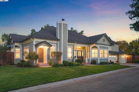 Photo of 3801 Mohr Ave, Pleasanton, CA 94588 (MLS # 41118631)