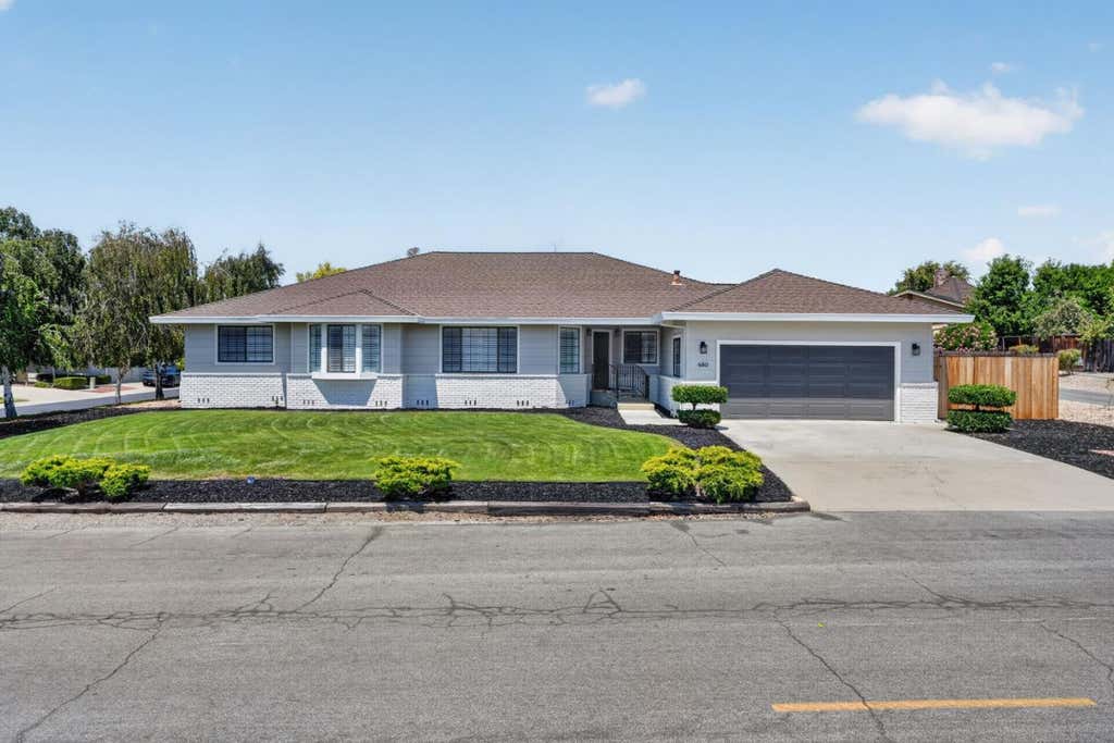 Photo of 680 Ridgemark Drive, Hollister, CA 95023 (MLS # ML82058183)
