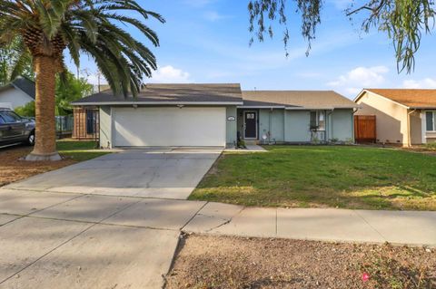 Photo of 785 Stardust Lane, San Jose, CA 95123 (MLS # ML82036638)