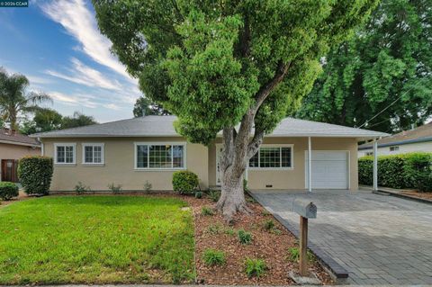 Photo of 1260 Apple Drive, Concord, CA 94518 (MLS # 41129421)